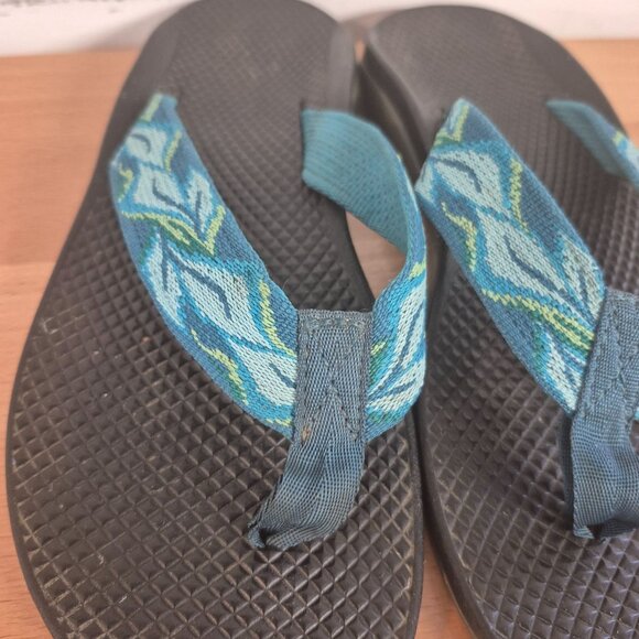 Chaco Womens Flip Flops Size 7 Black With Blue Patterned Straps - Picture 2 of 4